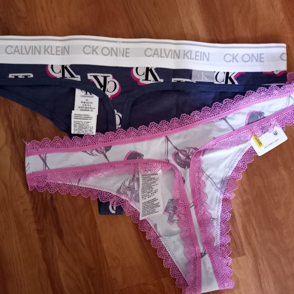 Calvin Klein Medium Thongs Bundle - Picture 9 of 9